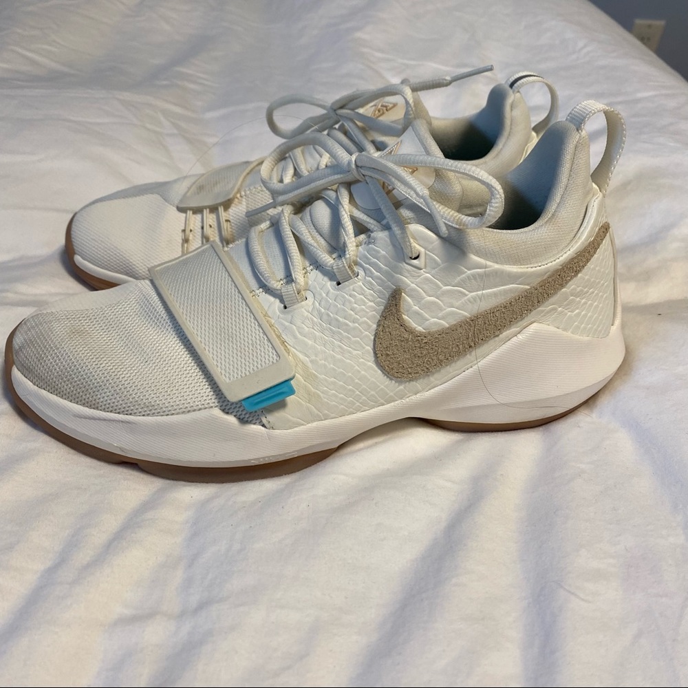 Nike PG basketball shoe